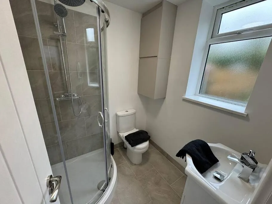 Villa Brand New Refurb 8 Person House Kingston upon Hull 0*,  Großbritannien