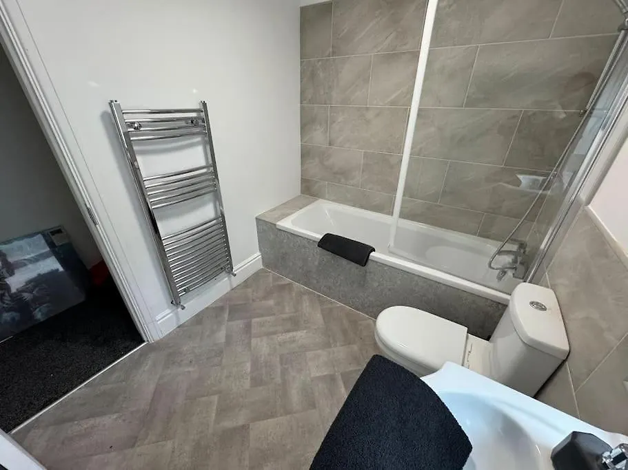 Villa Brand New Refurb 8 Person House Kingston upon Hull Ferienhaus